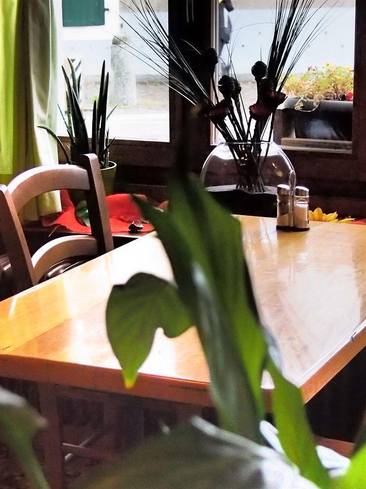 Hôtel Restaurant La Croix Verte Vich Extérieur photo